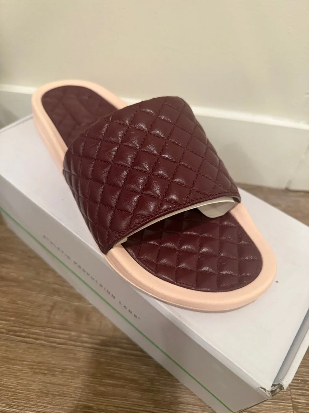 APL Men’s Lusso Burgundy Quilted Slide Sandals Size 11 New in‎ Box
